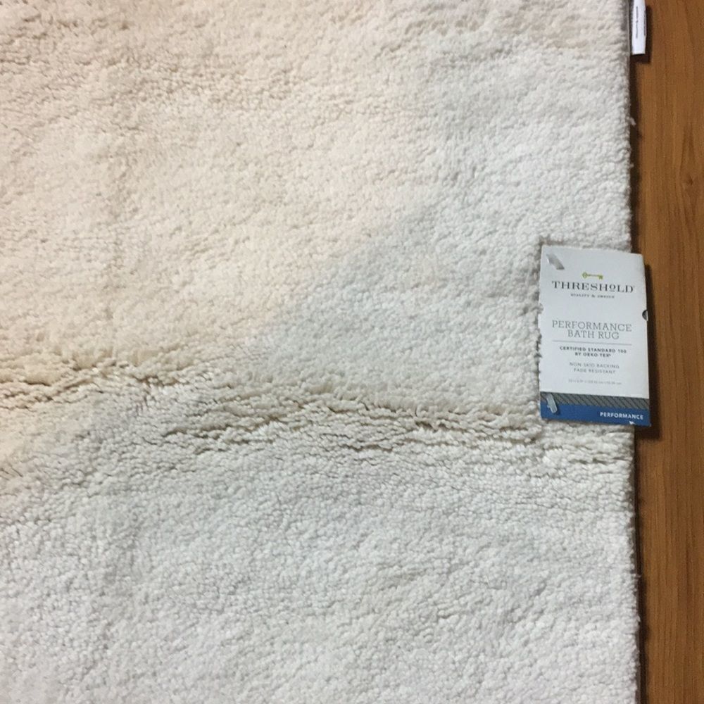 Threshold Performance Bath Rug. - Picture 3 of 4